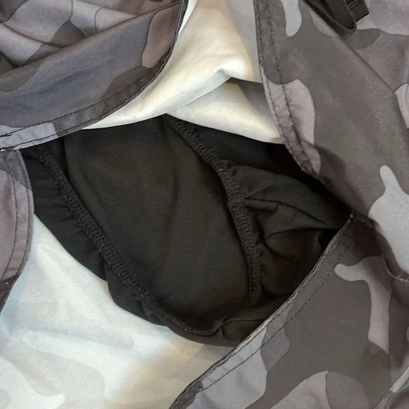 OLD NAVY Active Go-Dry Camo Shorts Size Medium - Picture 4 of 9